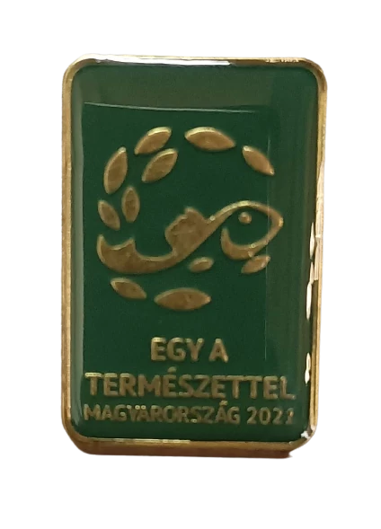 EGY A TERMÉSZETTEL Kitűző